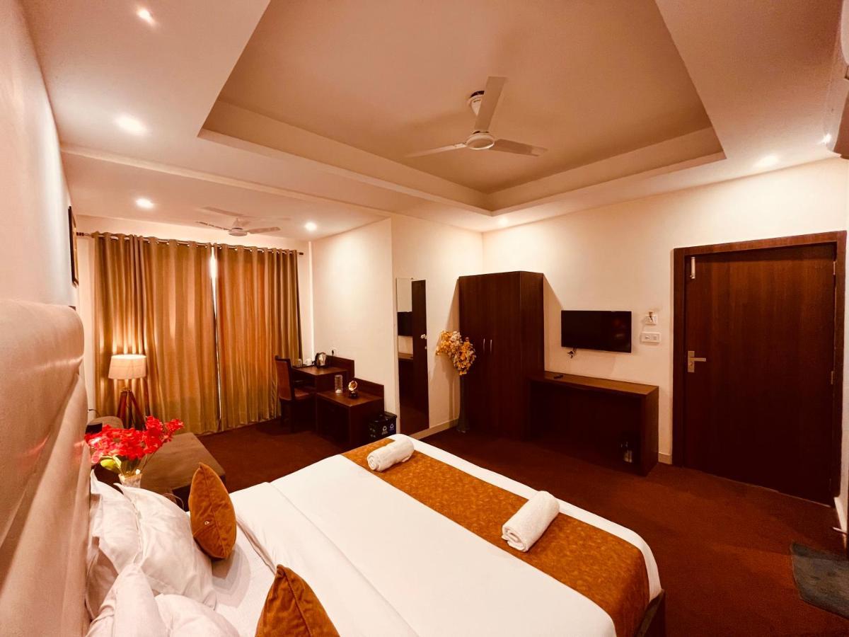 Hotel The Pacific Grand, Haridwār Екстериор снимка