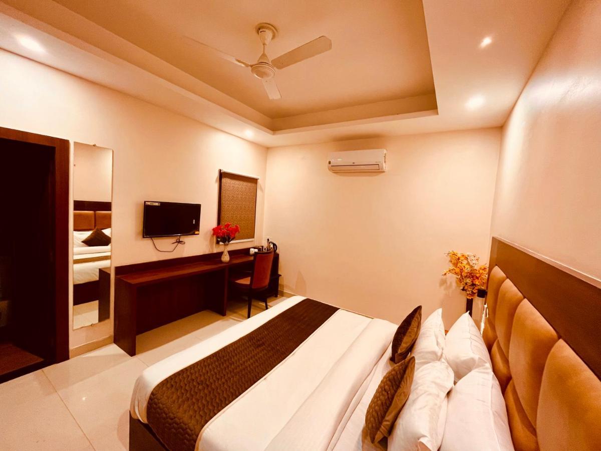 Hotel The Pacific Grand, Haridwār Екстериор снимка